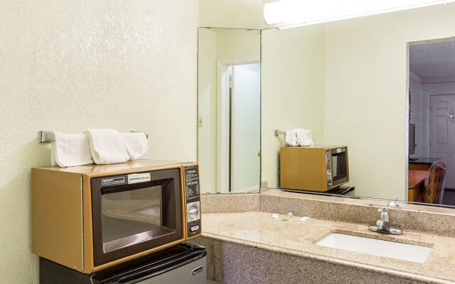 Rodeway Inn & Suites
