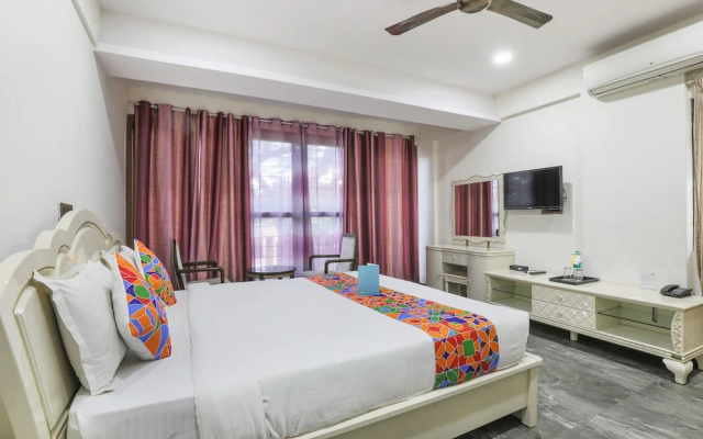 Fabhotel Frazer Suites