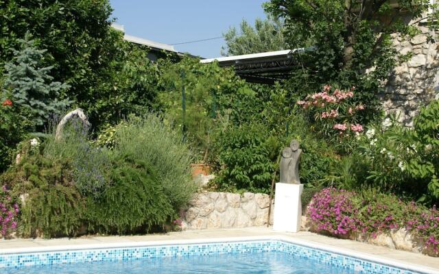 Spacious Apartment in Novi Vinodolski With Swimming Pool