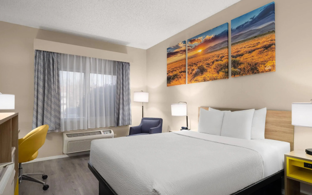 Days Inn & Suites by Wyndham Airport Albuquerque