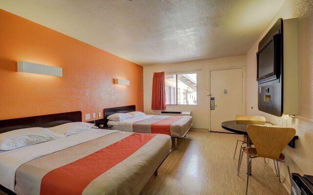 Studio 6 San Antonio, TX - Fort Sam Houston Area