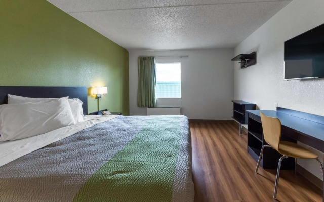 Motel 6 Warminster, PA