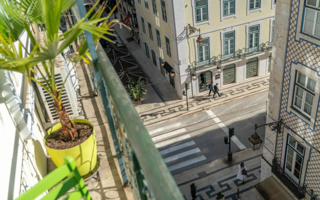 LV Premier Baixa PR2 Elevator City View Balcony