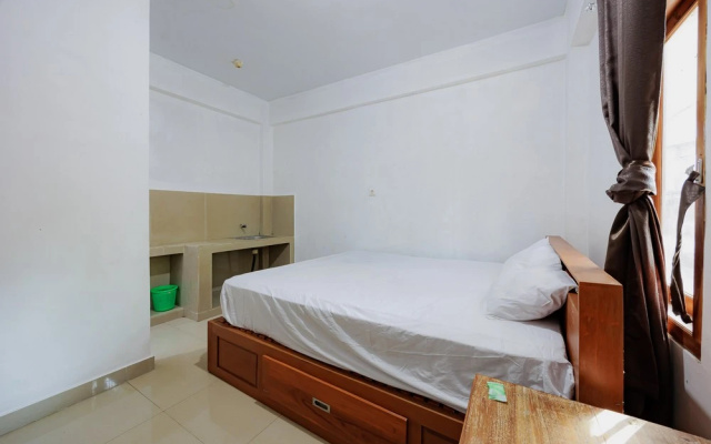 Soka Asri Guest House near Bali Zoo RedPartner – Guest Rooms – Denpasar