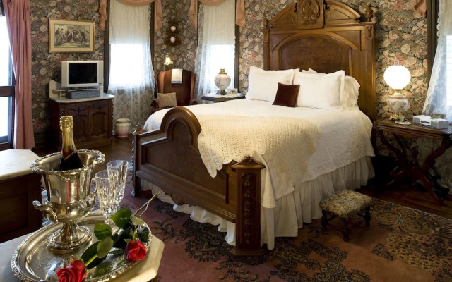 John Wesley Inn & Carriage House