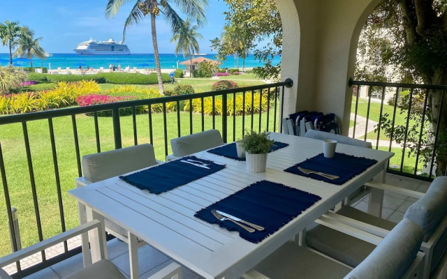 Oceanfront Condo on Seven Mile Beach