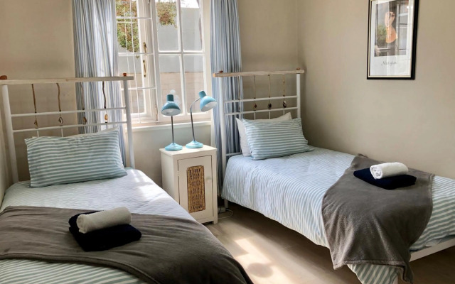 Quaint Seaside Cottage