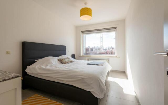 Modern Apartment with Free Parking