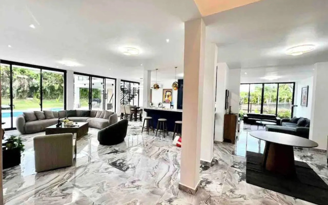 Elegant, Modern Style Villa in Playa Nueva Romana2