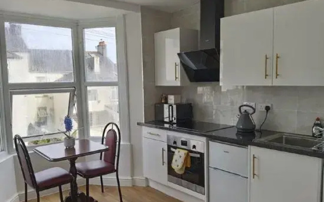 comfy 2 bedroom Apt in central area New Refurbishment