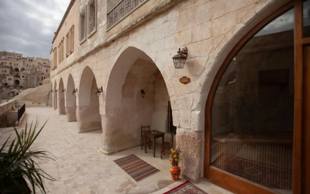 Narcissos Cave Hotel