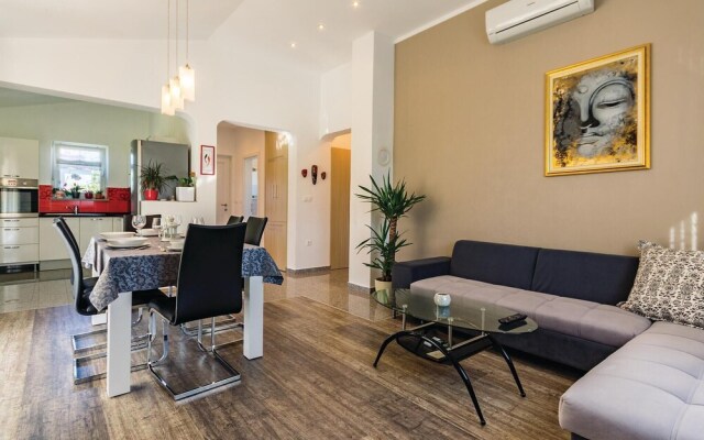 Stunning Home in Fazana With Wifi and 3 Bedrooms