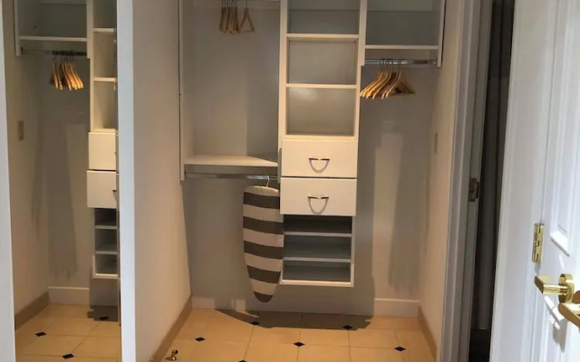 Cozysuites TWO Modern Condos on the Boardwalk