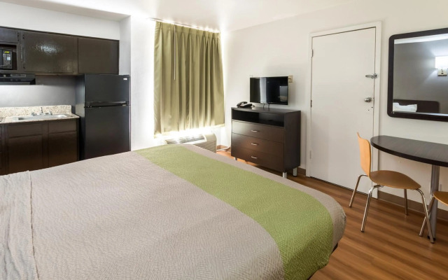 Studio 6 Arlington, TX