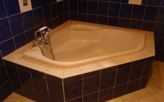 Las Flores Country & Beachside Hotel