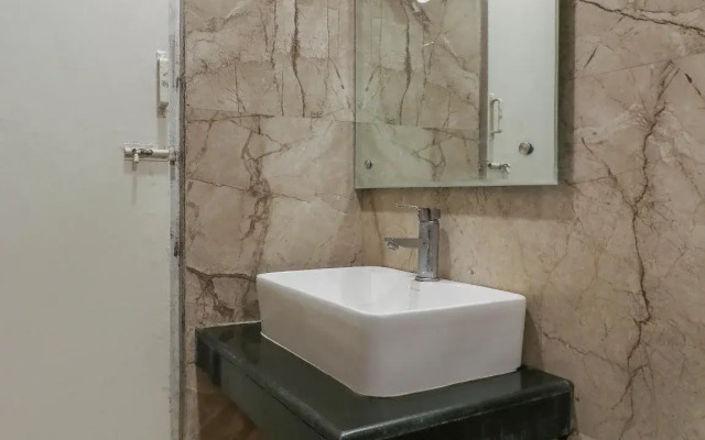 OYO 1818 Hotel Central