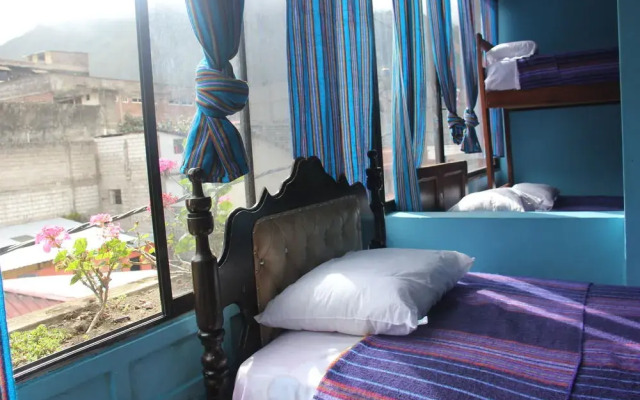 Erupcion Art Hotel & Hostel