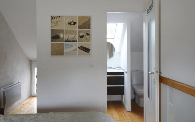 Cottage in Saint-gildas Near Gulf of Morbihan