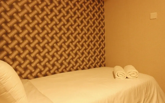 Classic 2BR Apartment At Gateway Pasteur near Exit Toll