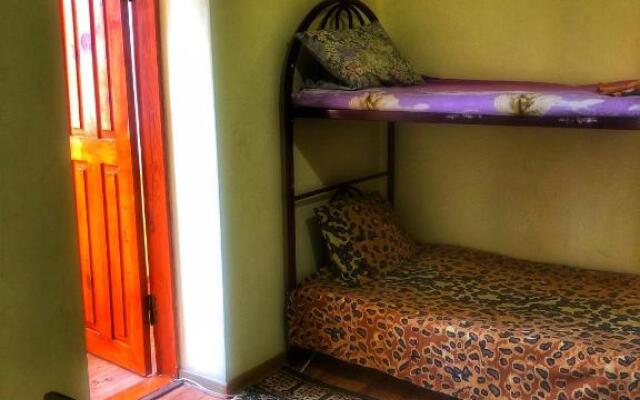 Full House Hostel
