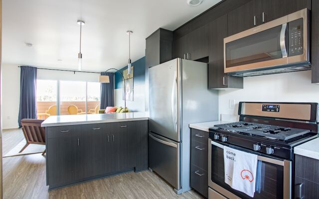 WanderJaunt Famosa 2BR Point Loma