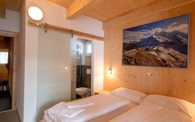 Beautiful Chalet With hot tub