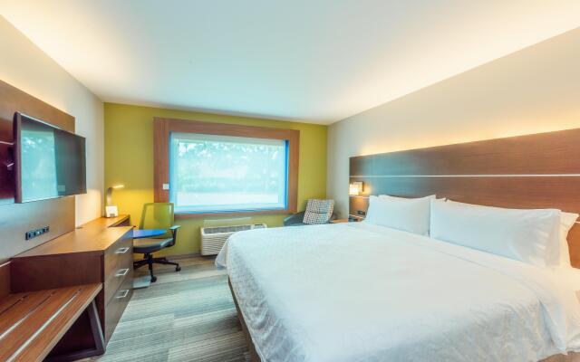 Holiday Inn Express & Suites Bradenton West by IHG