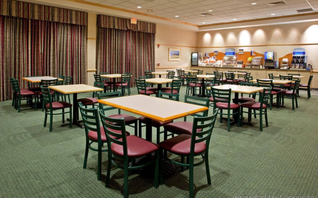 Holiday Inn Express Breezewood by IHG