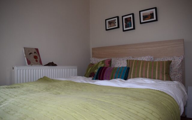2 Bedroom House on James Street Sleeps 4