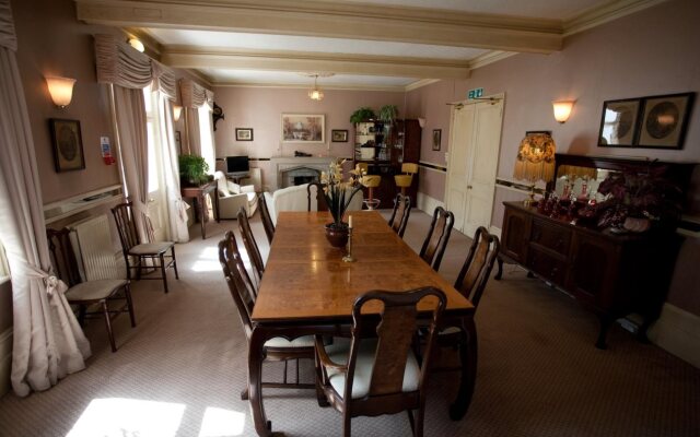 Fines Bayliwick Hotel