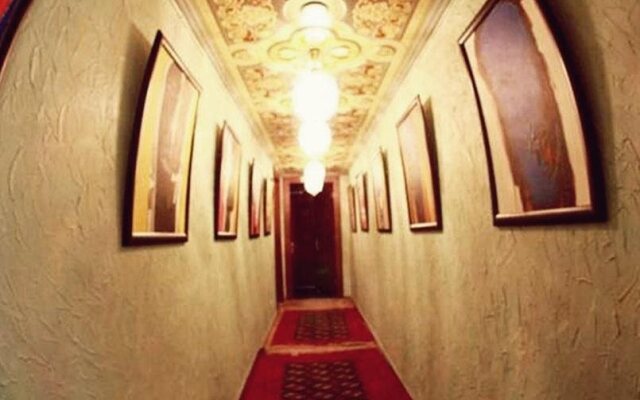 Acacia Hotel & Suites