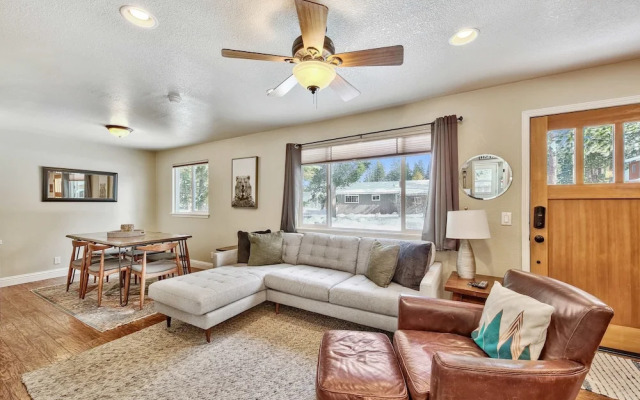 Dancing Bear Cabin Pet Friendly, Sleeps 4, Totally Cute!