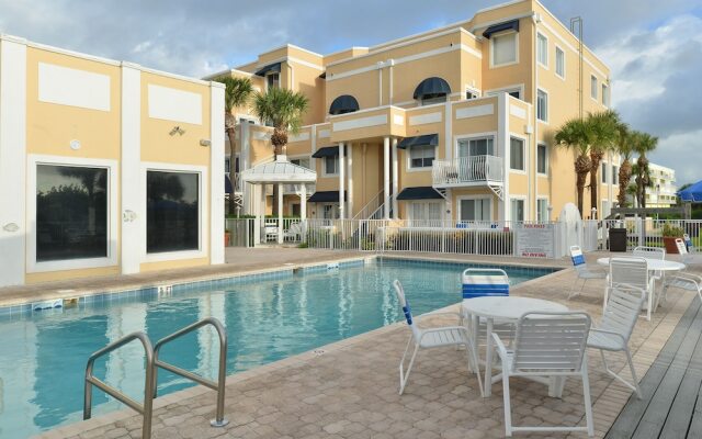 Royal Mansions Resort