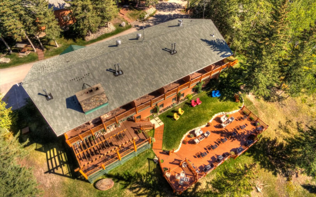 Overlander Mountain Lodge