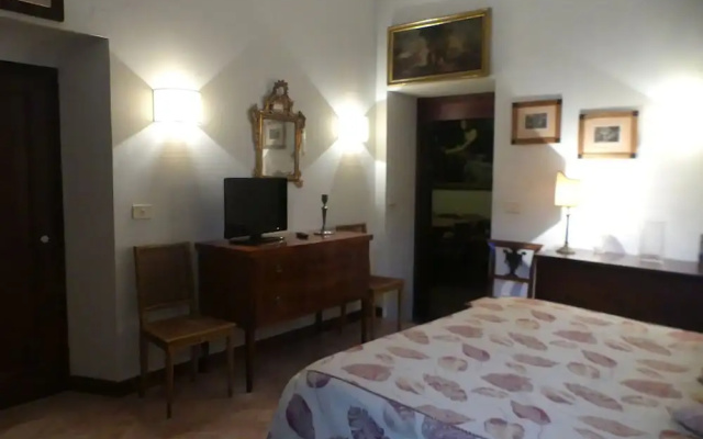 Elegante Appartamento in Villa con Piscina