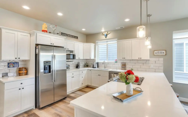 Spacious, Rustic Spearfish Home: Walk to Downtown!