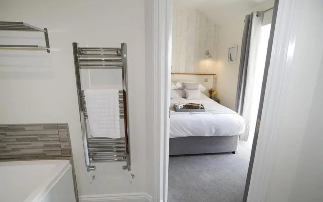 The Estuary Bar and Rooms