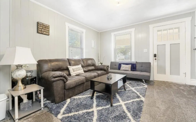 Cutest Nibley Park Bungalow