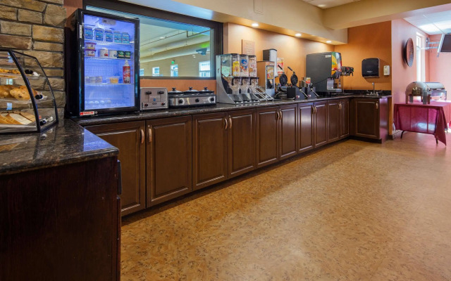 Crandon Inn and Suites