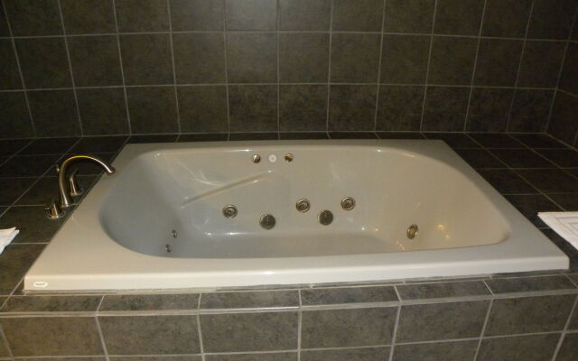 New Victorian Inn and Suites