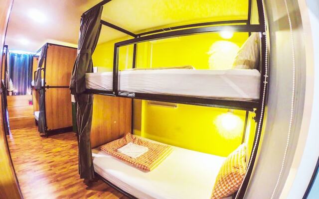 ZZZ Hostel - Don Mueang Airport