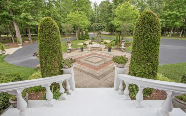 Rosewood Manor Bed & Breakfast