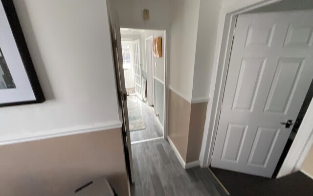 Stunning 4-bed House in Rochester