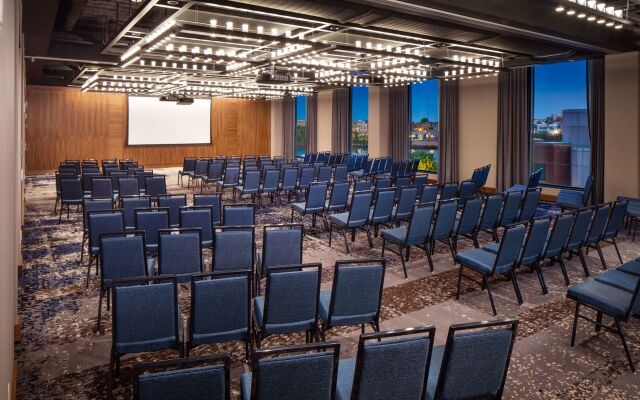 Hampton Inn Boston Seaport District