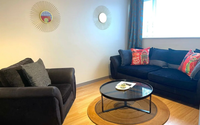 Impeccable Spacious 6-bed House in Romford