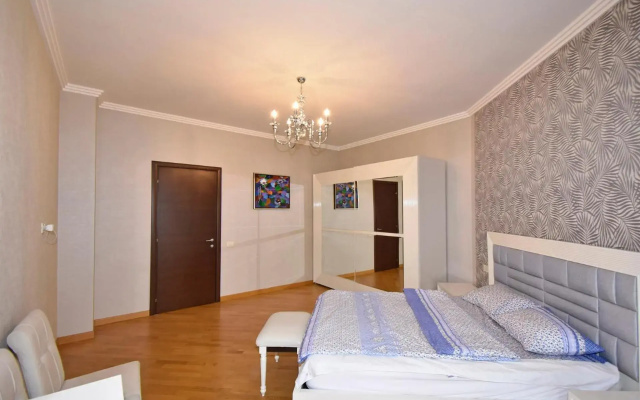 Northern Avenue 2 bedroom Modern Apartment With Balcony HH570