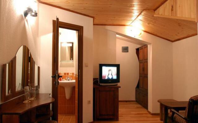 Family Hotel Adjev Han