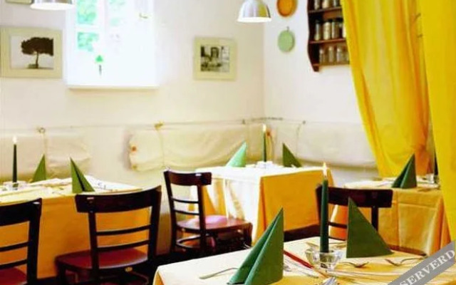 Hotel Lindequist Und Wald Hostel Sellin