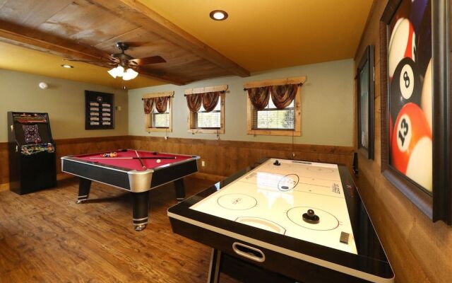 Hilltop Haven - Four Bedroom Chalet
