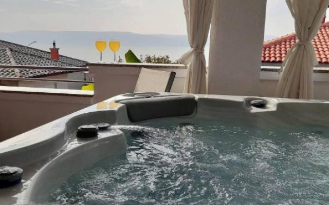 Luxury apartments Snjezana with private jacuzzi